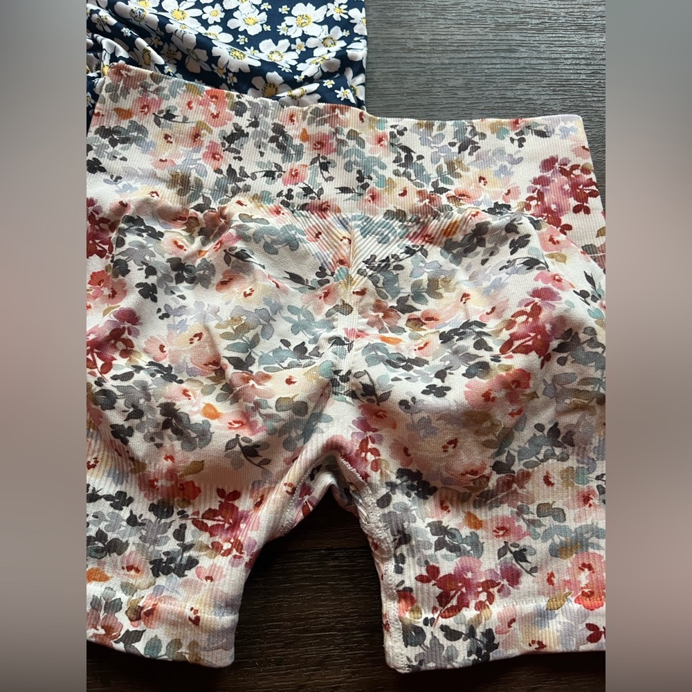 Floral Print Biker Shorts Set - Picture 5 of 8